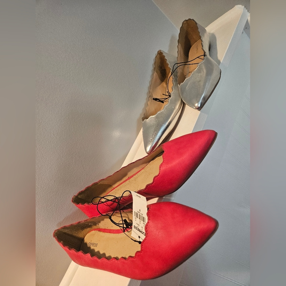 Stylish Red and Silver Women's Flats Express Nwt New Scalloped Lot Shoes 9